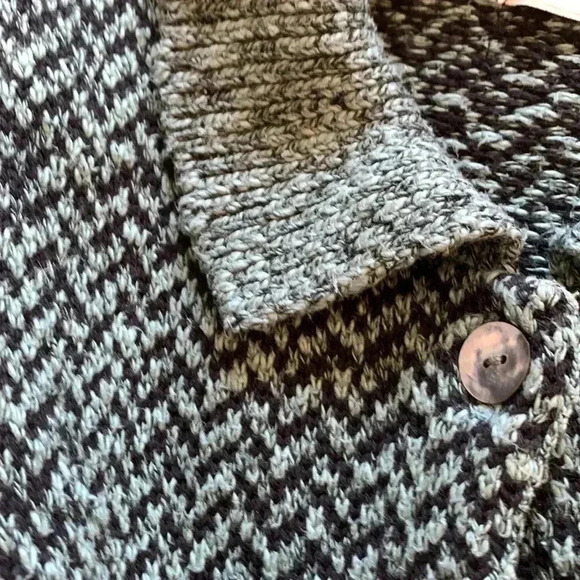 Willow 100% heavy cotton button up sweater in a green and black Chevron … - Picture 5 of 5